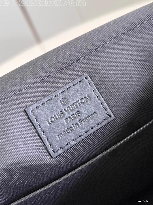 PM-22*16.5*7CM VUITTON LOUIS Takeoff Messenger 0714